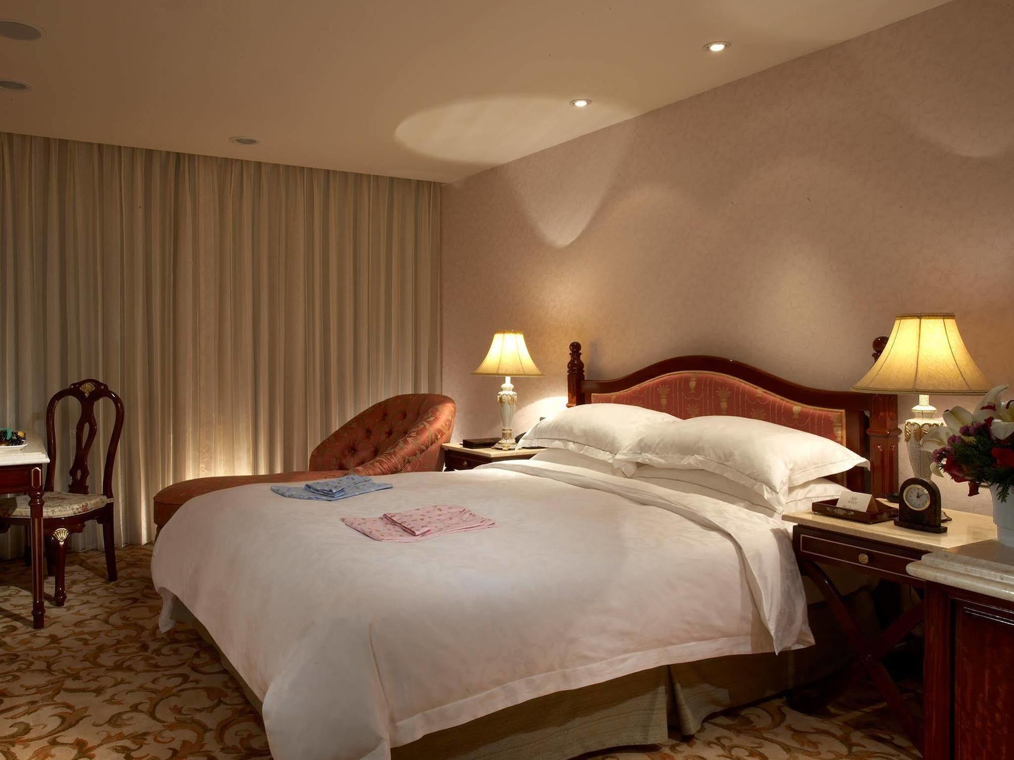 Royal Seasons Hotel Beitou Taipei Bagian luar foto
